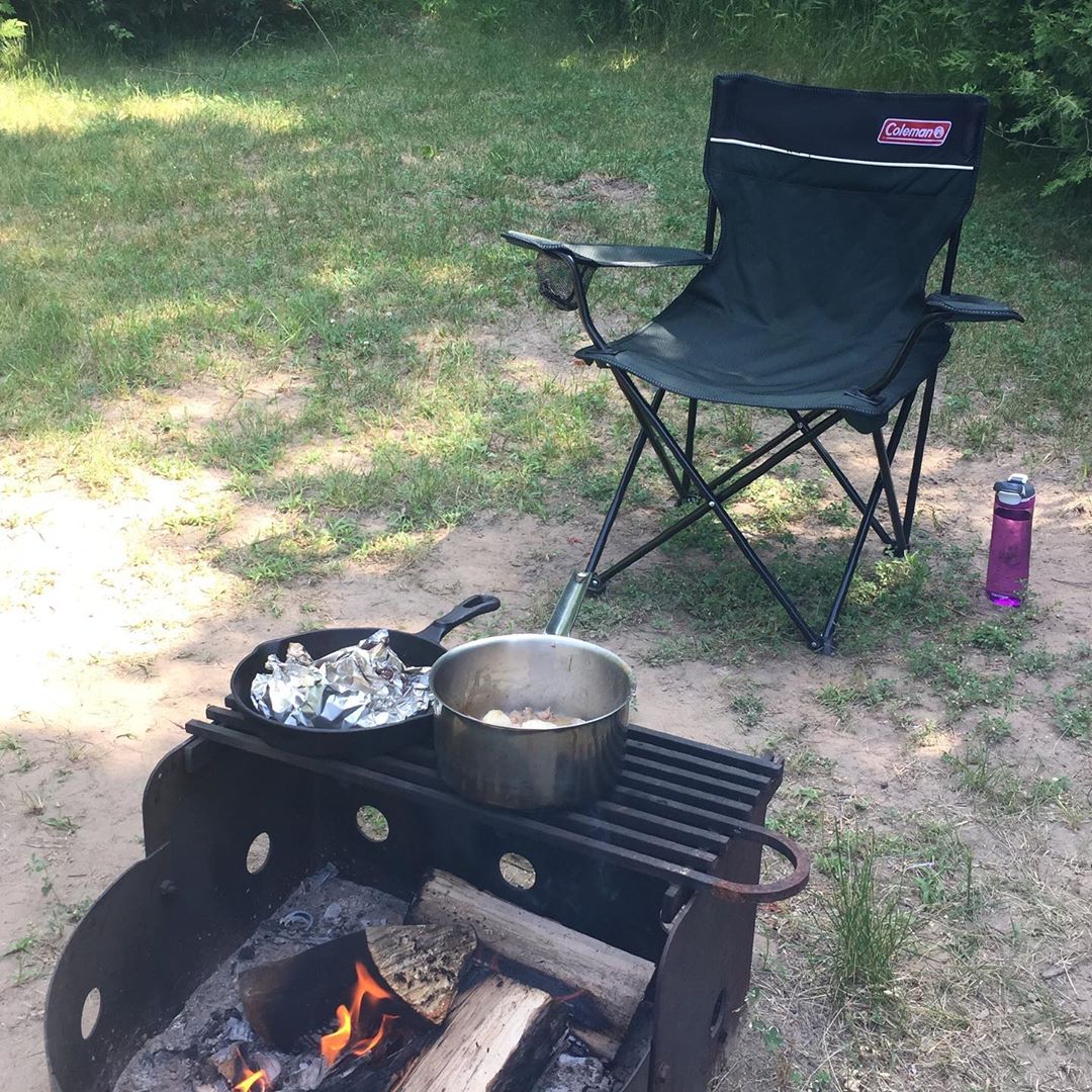 The talented @thejessicamay is making us one last delicious meal on the campfire. Jealous? #campfirecooking #ladiesflight #skinnerco