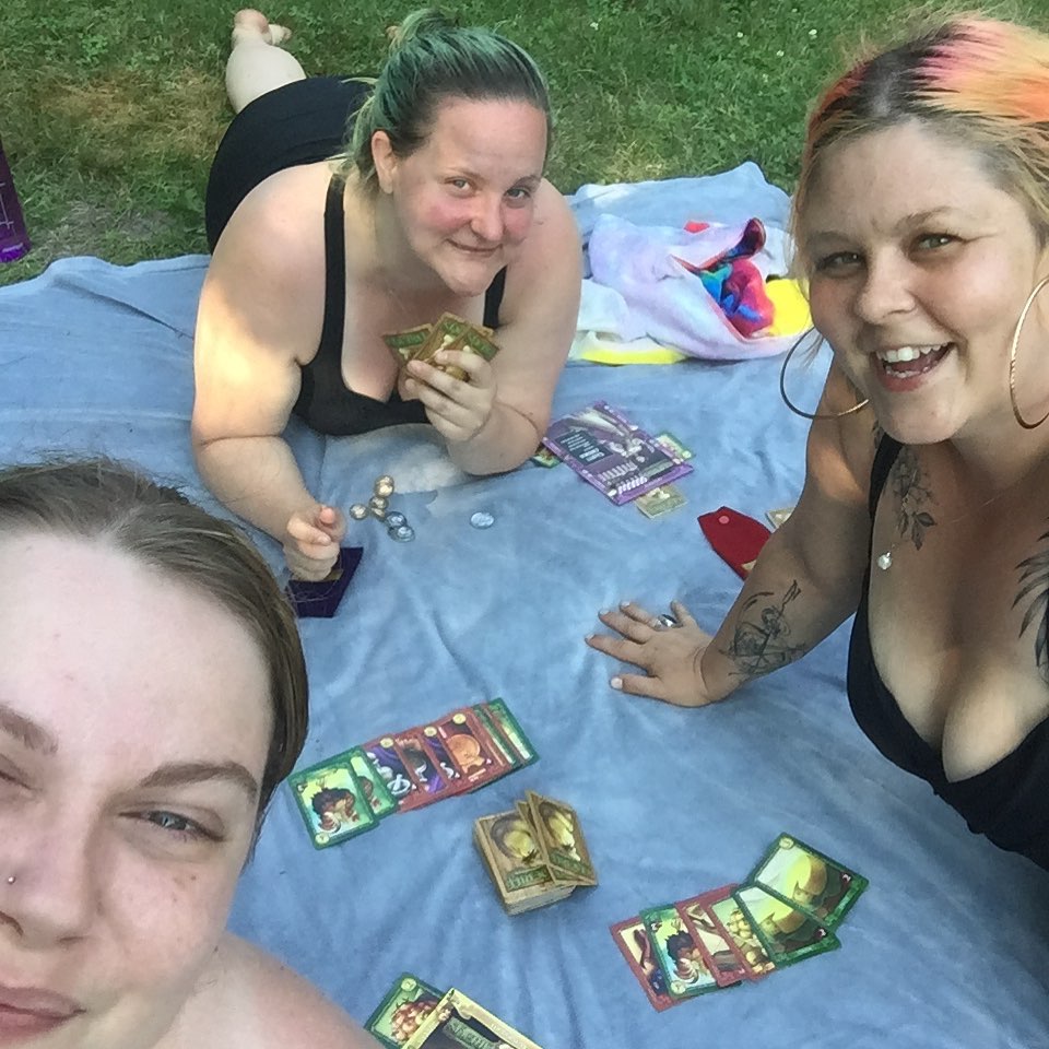 Trying to bluff whilst also drinking is pretty hilarious #sherrifofnottingham  #boardgames #ladiesflight #skinnerco